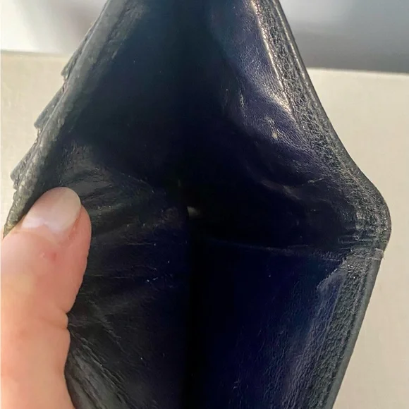 Title: Gucci Blue Wallet with Red Stripe - Picture 11 of 11